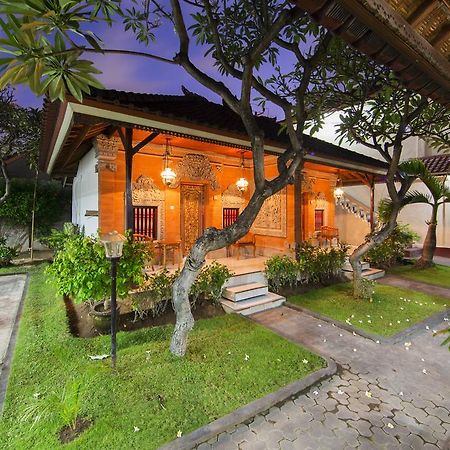 ホテル Surya Tropical Kuta クタ エクステリア 写真
