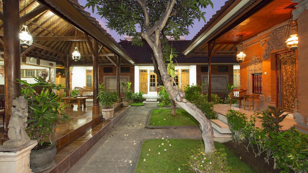 ホテル Surya Tropical Kuta クタ エクステリア 写真