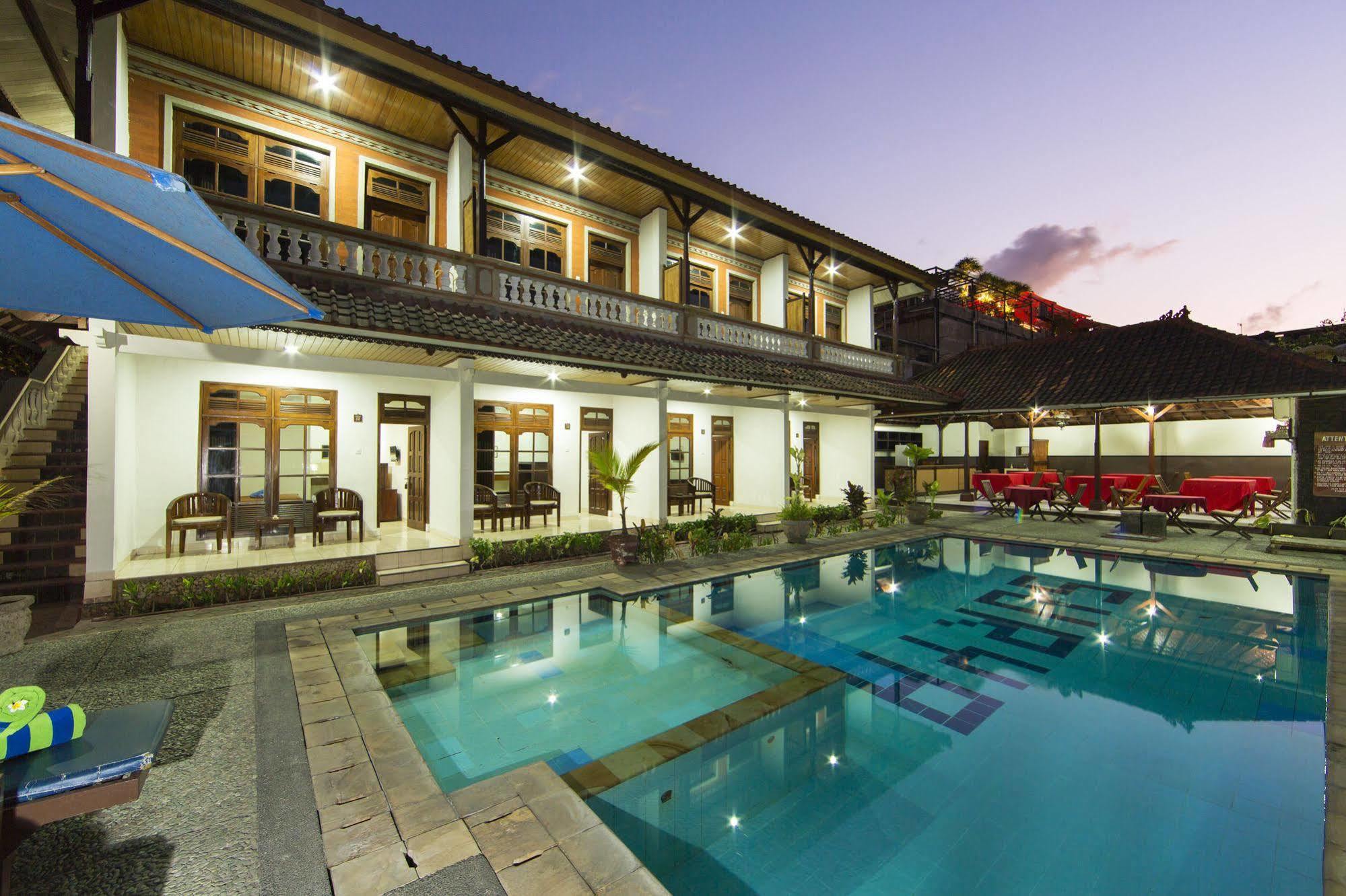 ホテル Surya Tropical Kuta クタ エクステリア 写真