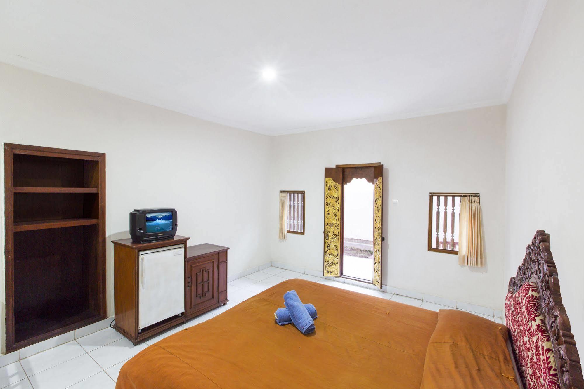 ホテル Surya Tropical Kuta クタ エクステリア 写真
