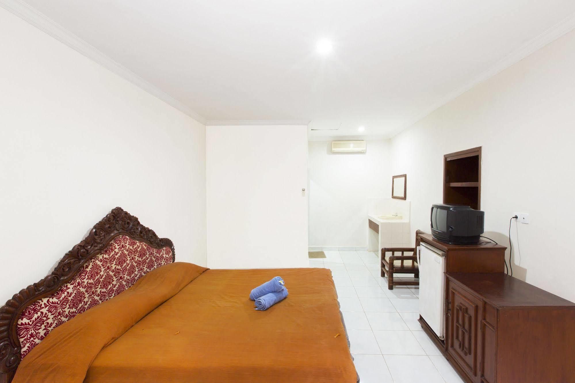 ホテル Surya Tropical Kuta クタ エクステリア 写真