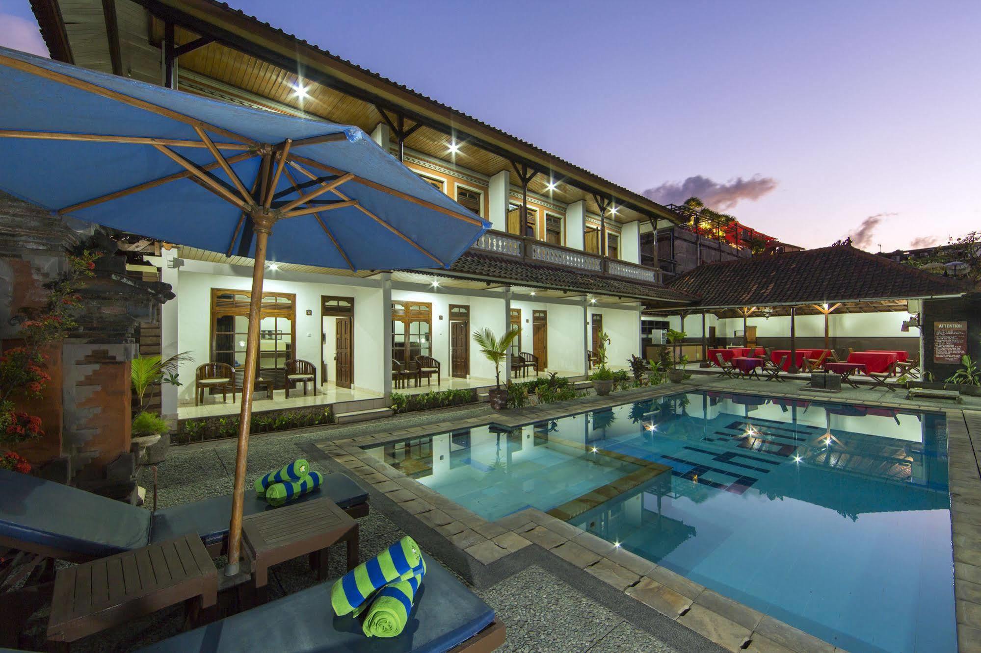 ホテル Surya Tropical Kuta クタ エクステリア 写真