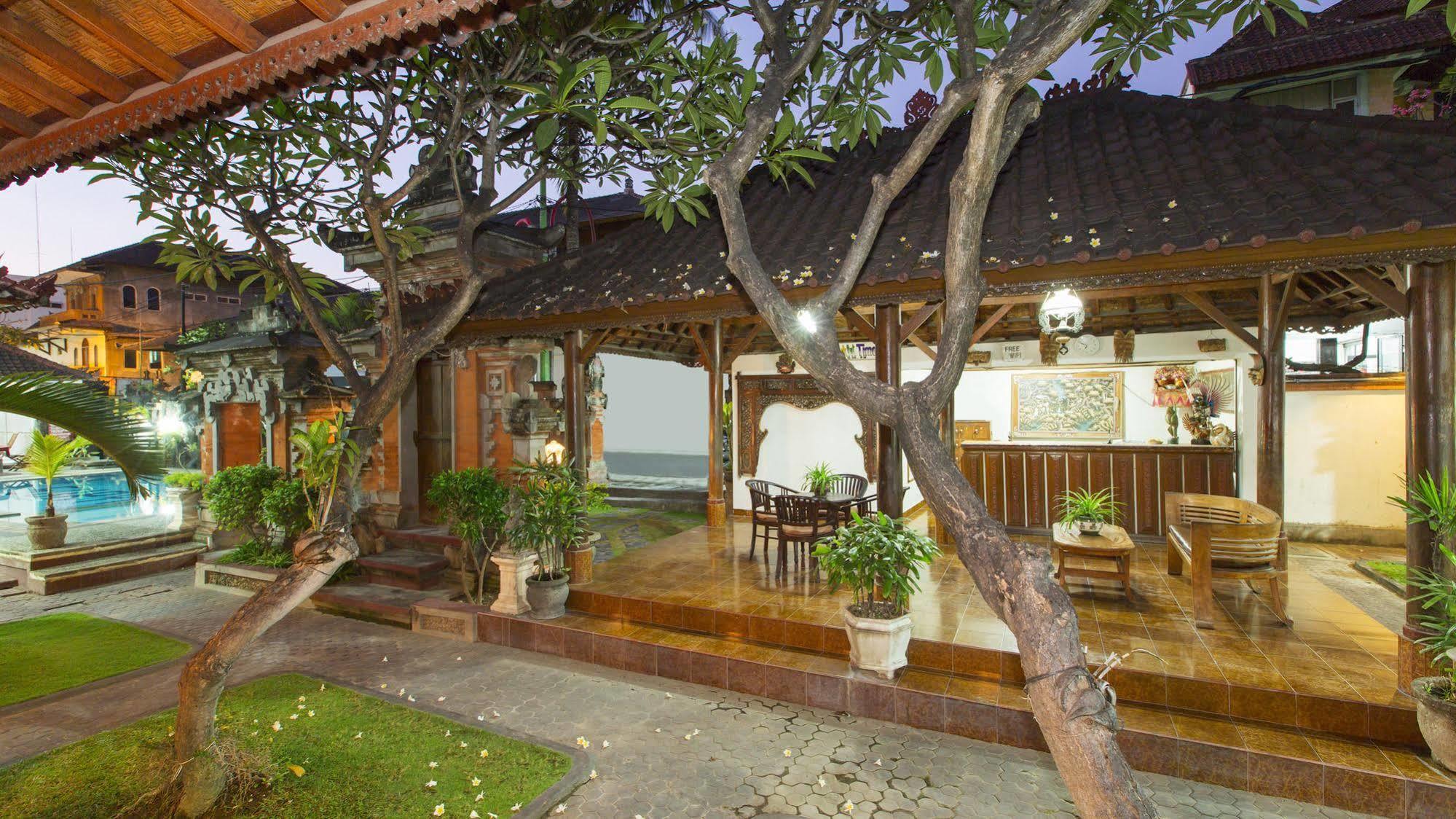 ホテル Surya Tropical Kuta クタ エクステリア 写真
