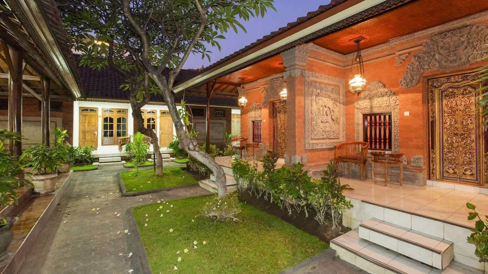 ホテル Surya Tropical Kuta クタ エクステリア 写真
