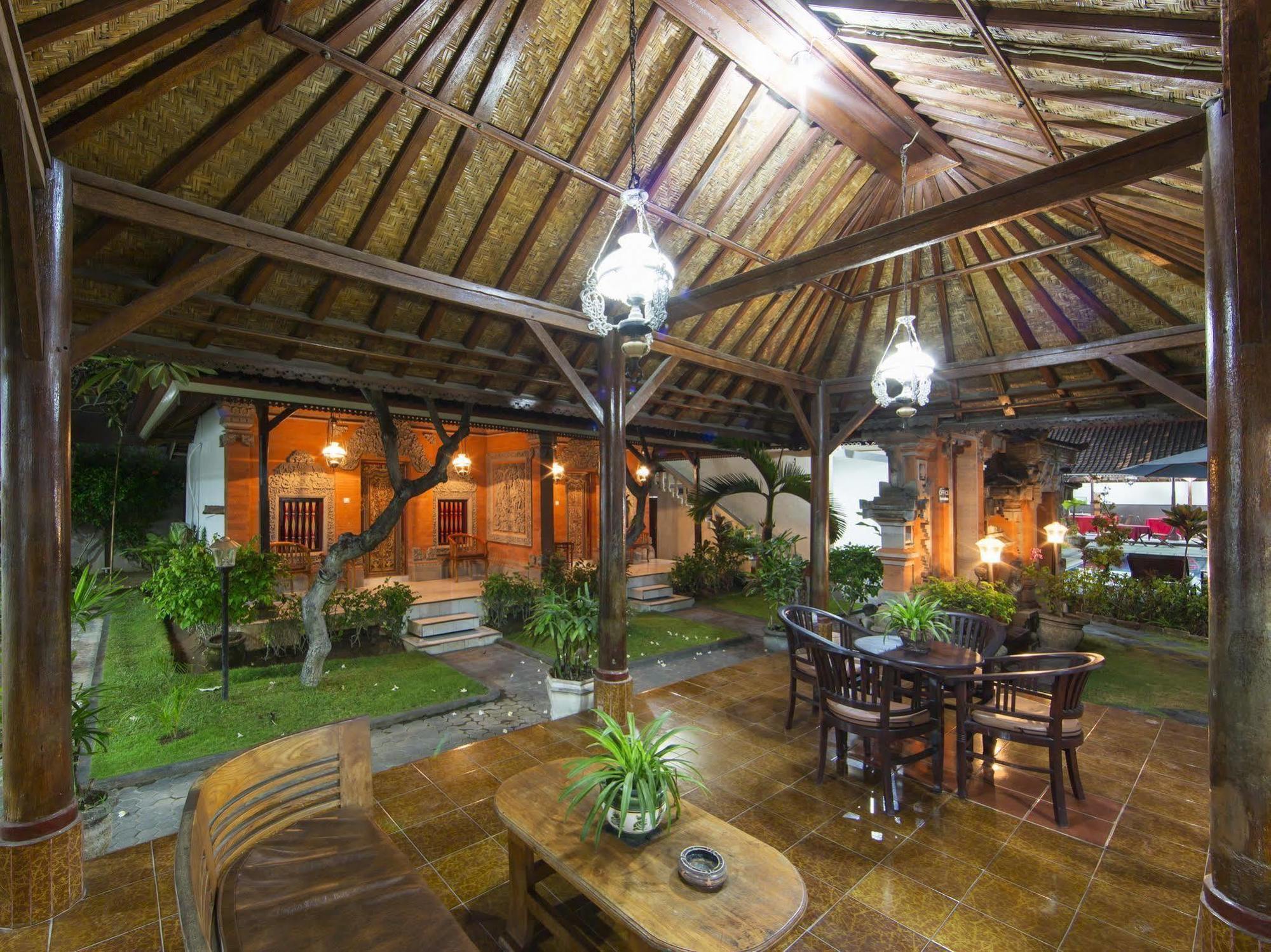 ホテル Surya Tropical Kuta クタ エクステリア 写真