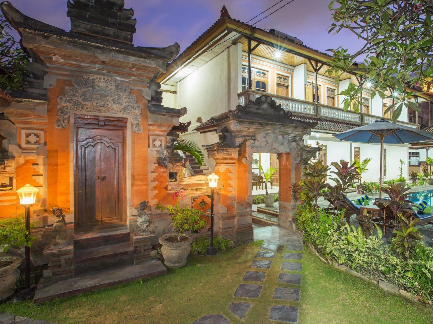 ホテル Surya Tropical Kuta クタ エクステリア 写真