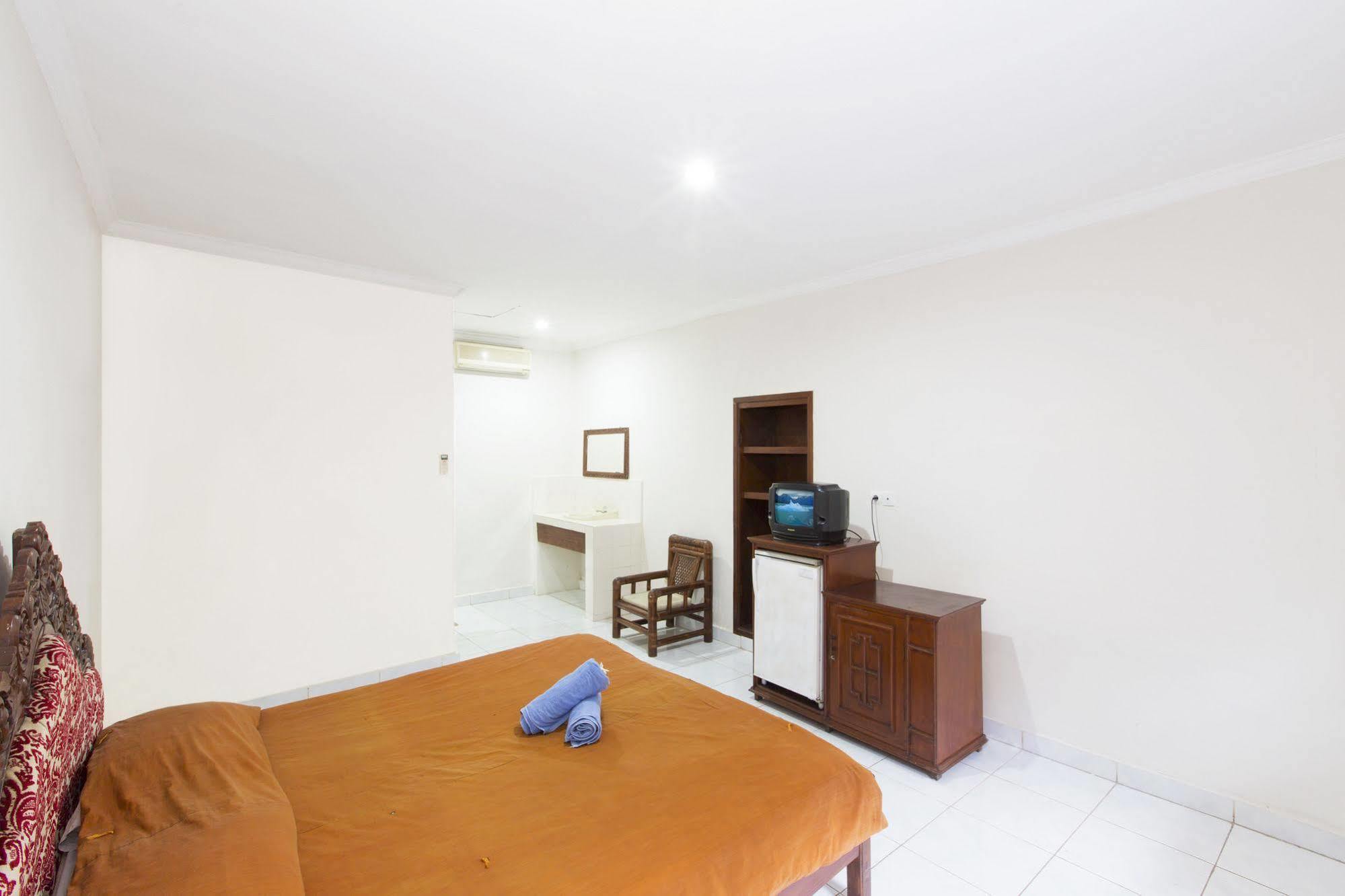 ホテル Surya Tropical Kuta クタ エクステリア 写真