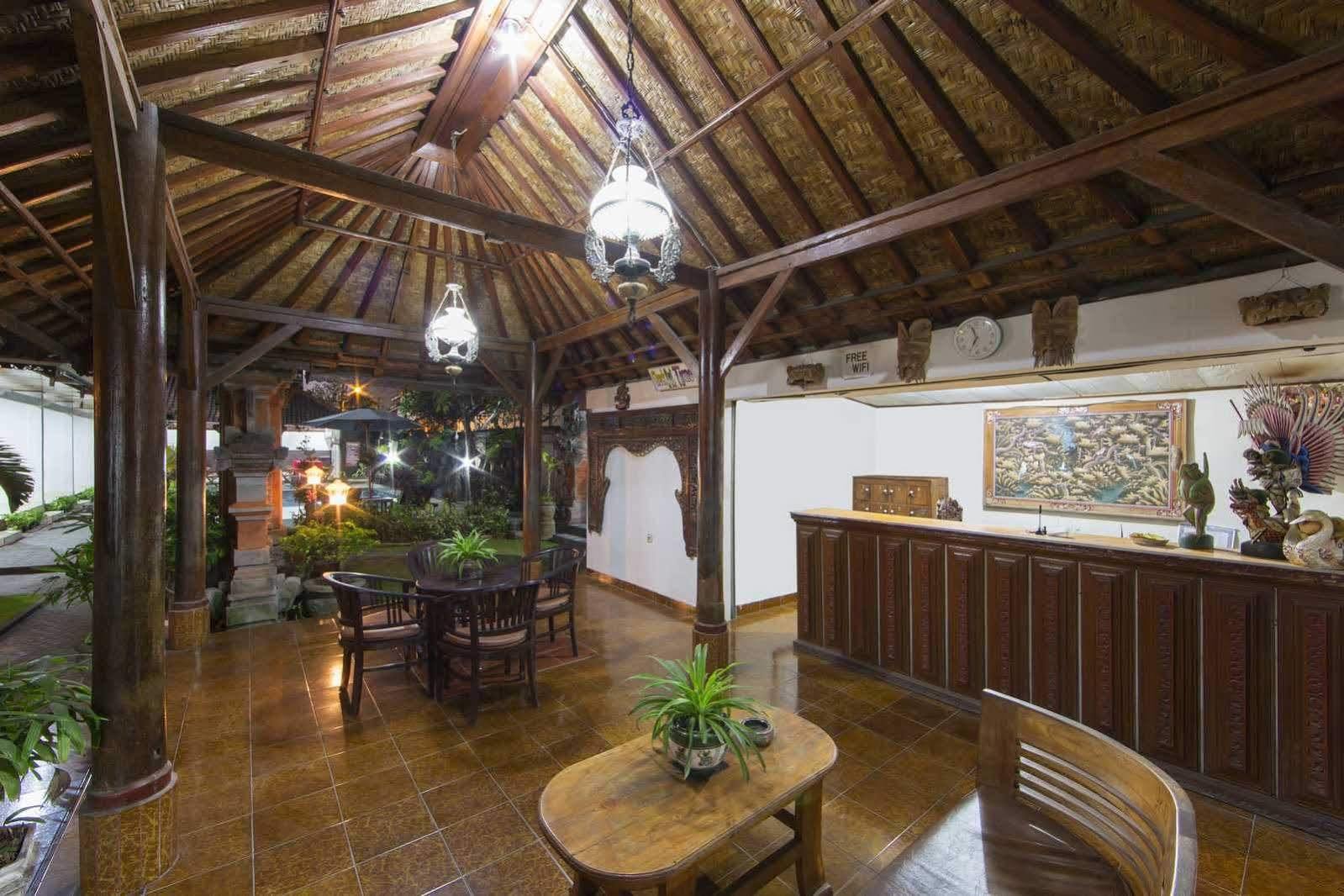 ホテル Surya Tropical Kuta クタ エクステリア 写真